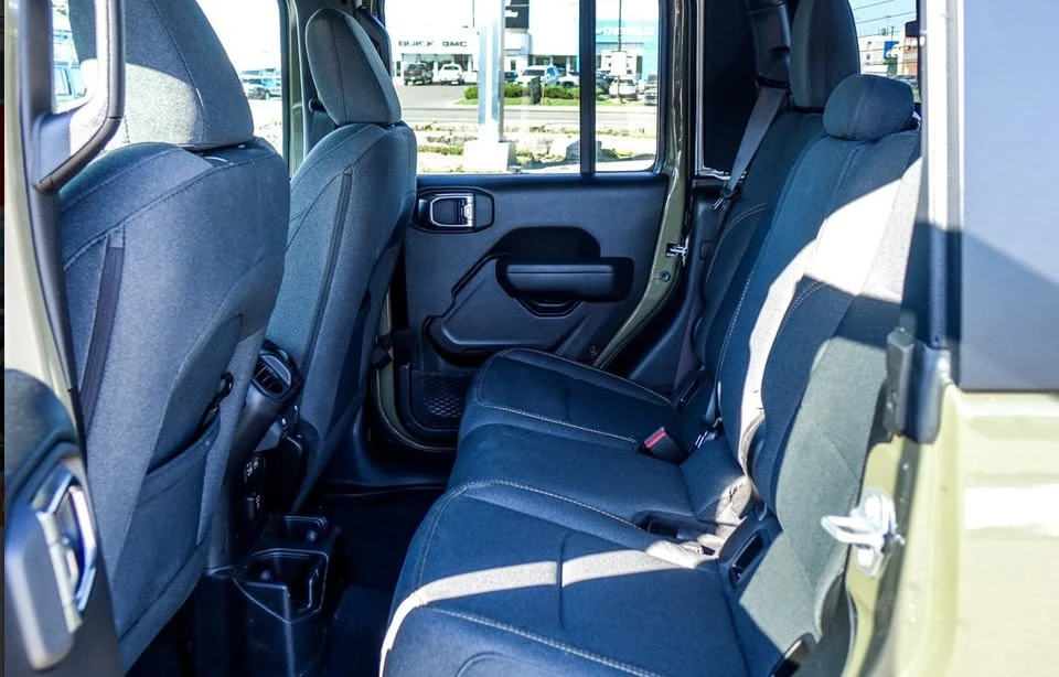 2025 Jeep JT Gladiator - Image 11 of 12