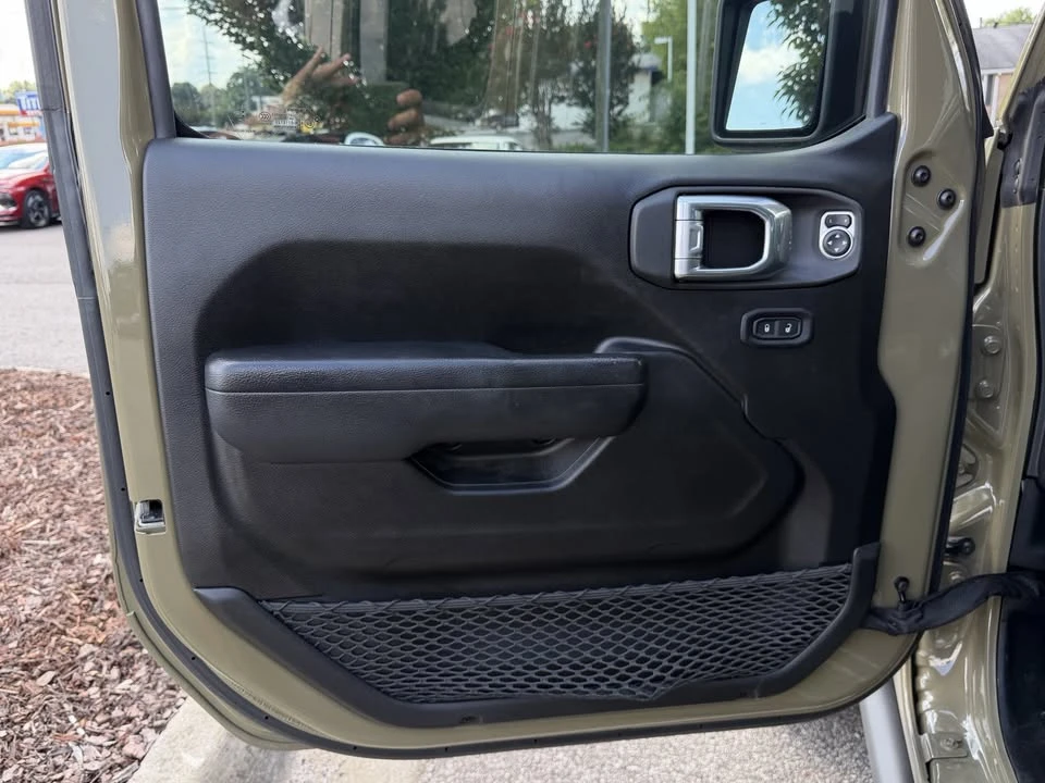 2025 Jeep JT Gladiator - Image 12 of 17