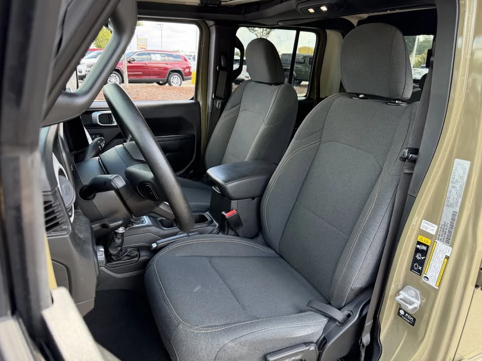 2025 Jeep JT Gladiator - Image 14 of 17
