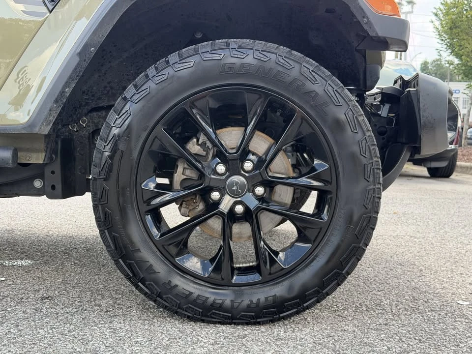 2025 Jeep JT Gladiator - Image 11 of 17