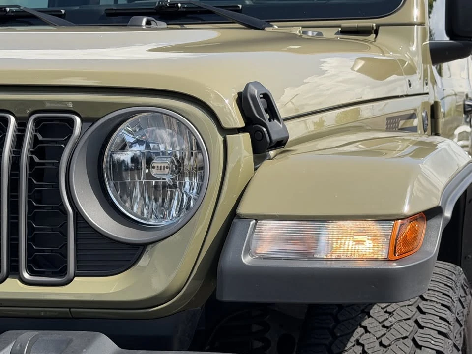 2025 Jeep JT Gladiator - Image 4 of 17