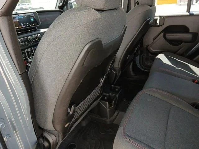 2025 Jeep JT Gladiator - Image 12 of 18