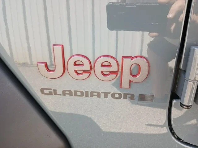 2025 Jeep JT Gladiator - Image 18 of 18