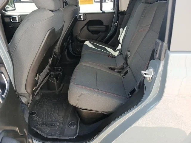 2025 Jeep JT Gladiator - Image 13 of 18