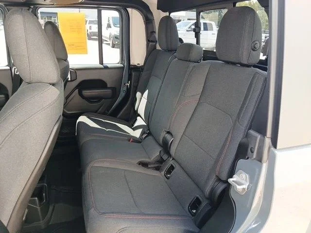 2025 Jeep JT Gladiator - Image 14 of 18
