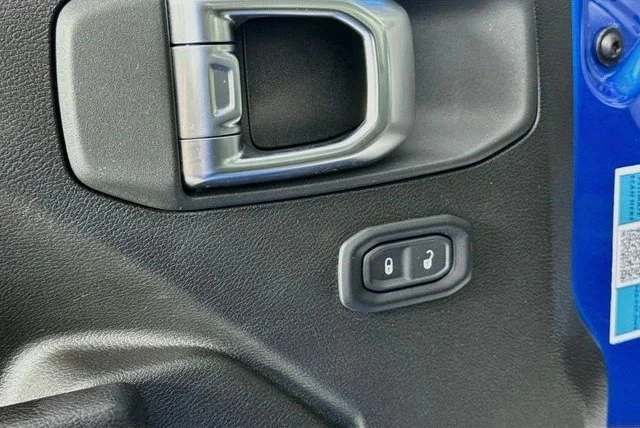 2025 Jeep JT Gladiator - Image 17 of 20