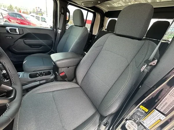 2025 Jeep JT Gladiator - Image 8 of 18