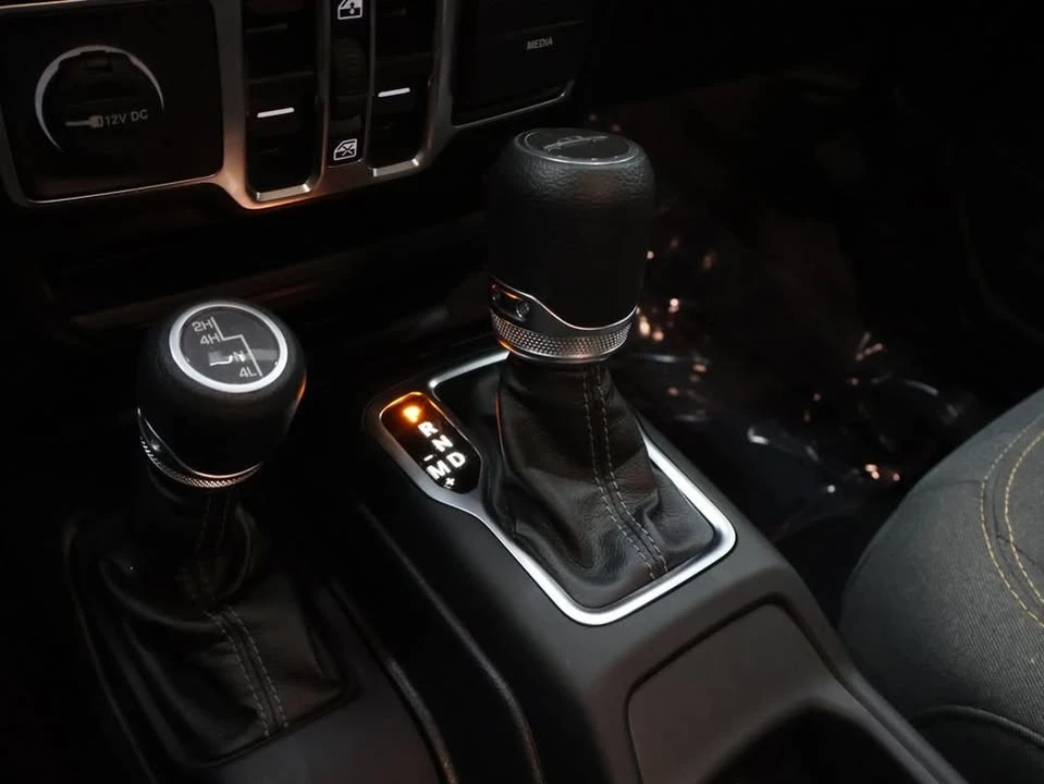 2025 Jeep JT Gladiator - Image 19 of 20