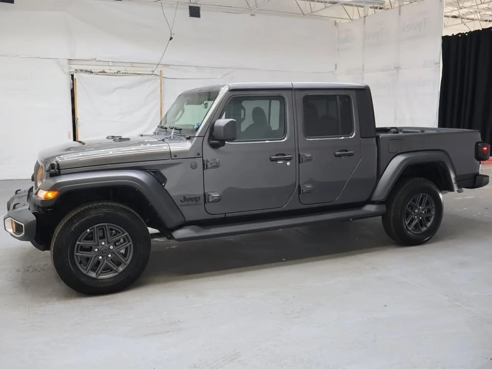 2025 Jeep JT Gladiator - Image 3 of 20