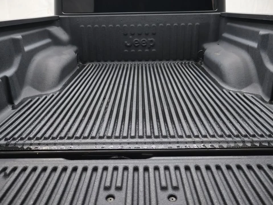 2025 Jeep JT Gladiator - Image 11 of 20