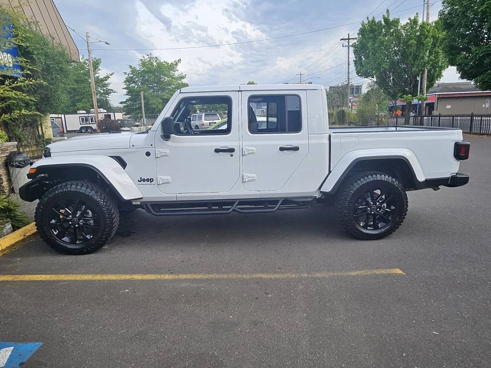 2025 Jeep JT Gladiator - Image 16 of 16