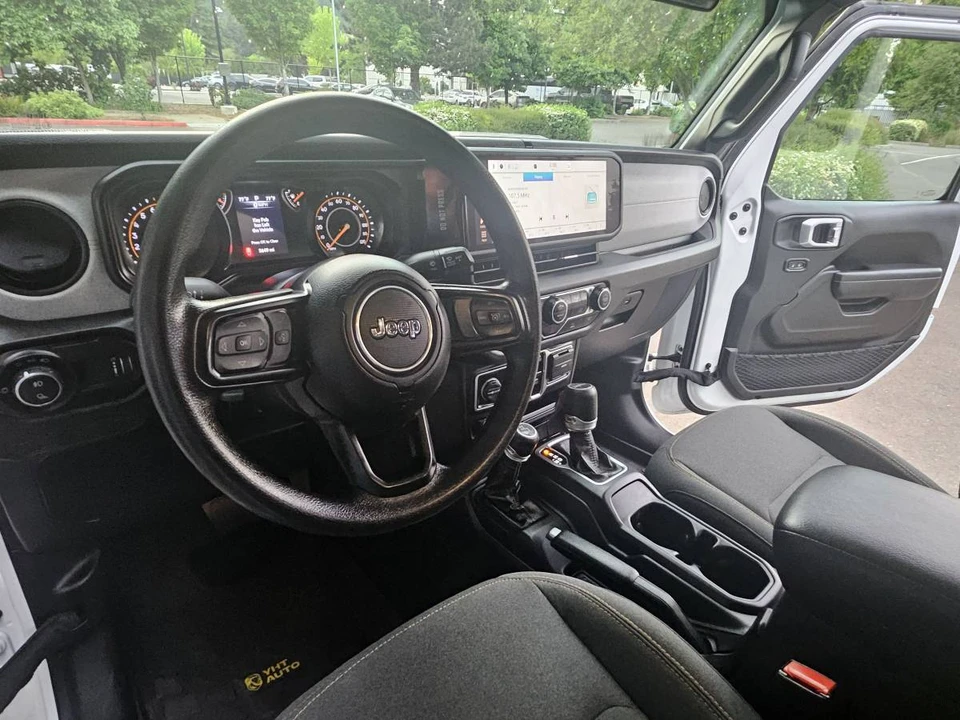 2025 Jeep JT Gladiator - Image 10 of 16