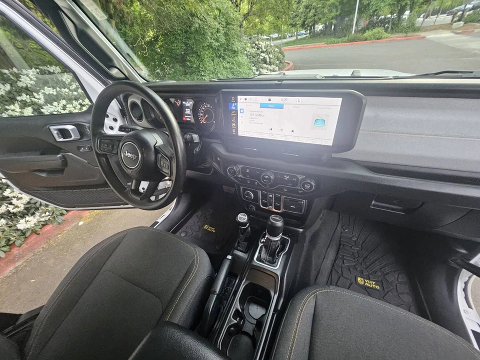 2025 Jeep JT Gladiator - Image 14 of 16