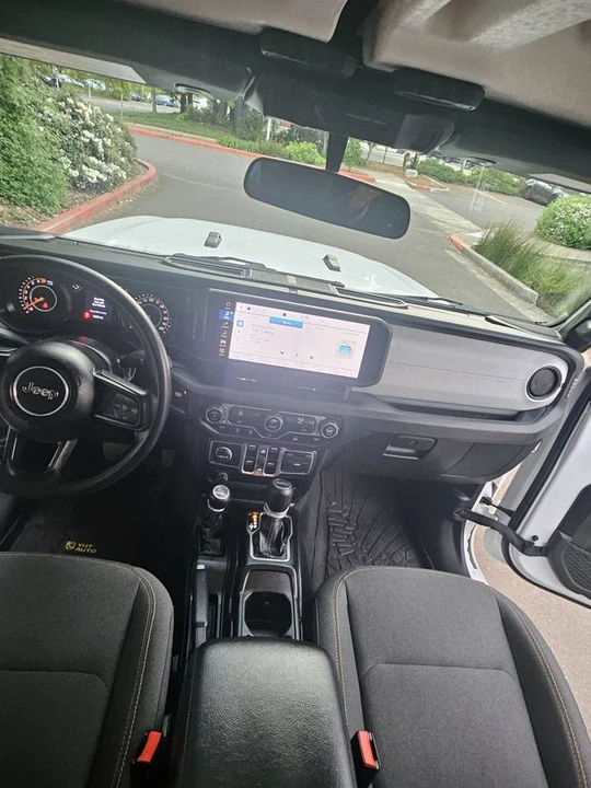 2025 Jeep JT Gladiator - Image 11 of 16
