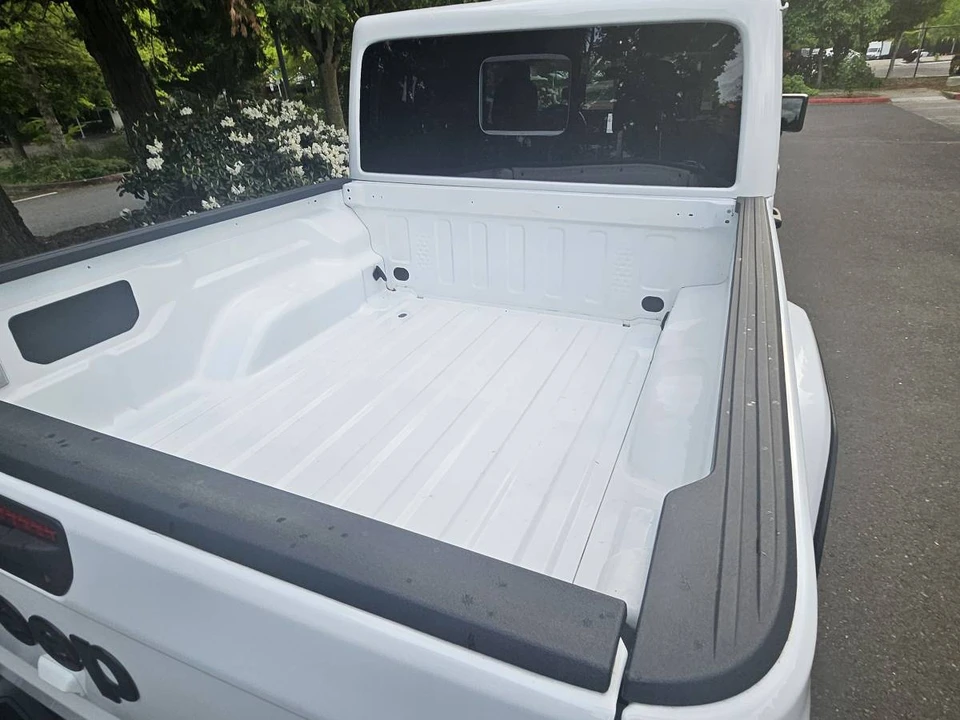 2025 Jeep JT Gladiator - Image 8 of 16