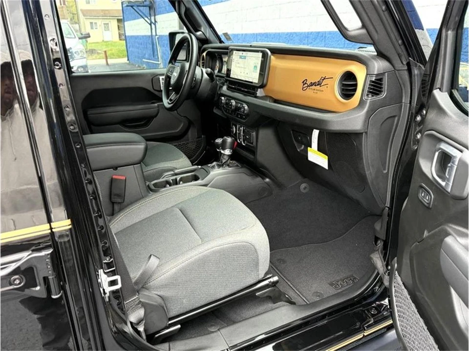 2025 Jeep JT Gladiator - Image 15 of 28