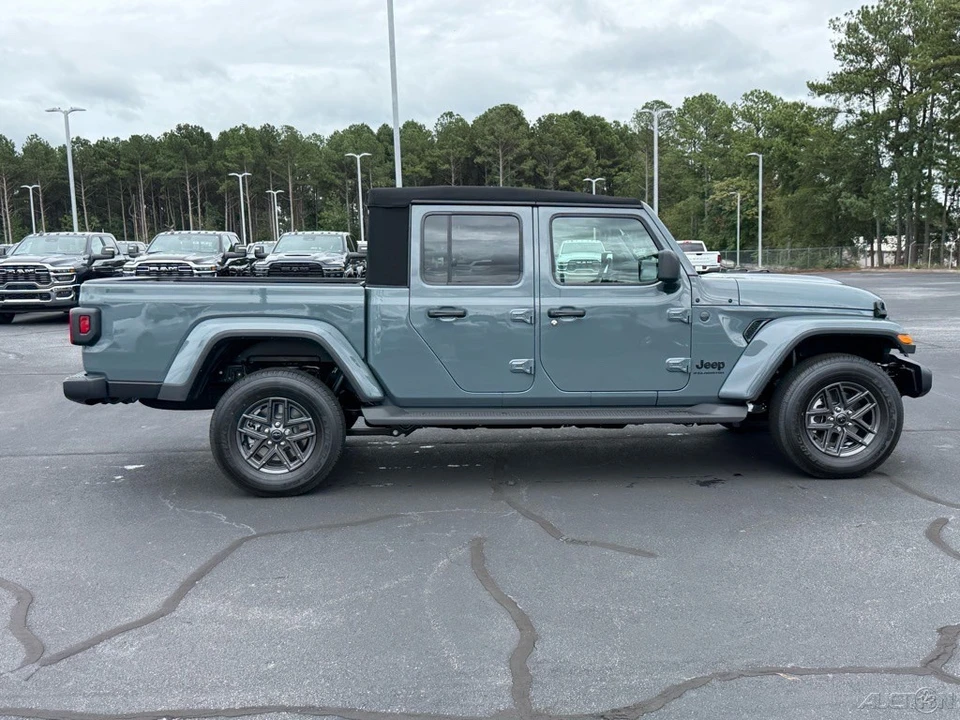 2025 Jeep JT Gladiator - Image 2 of 9