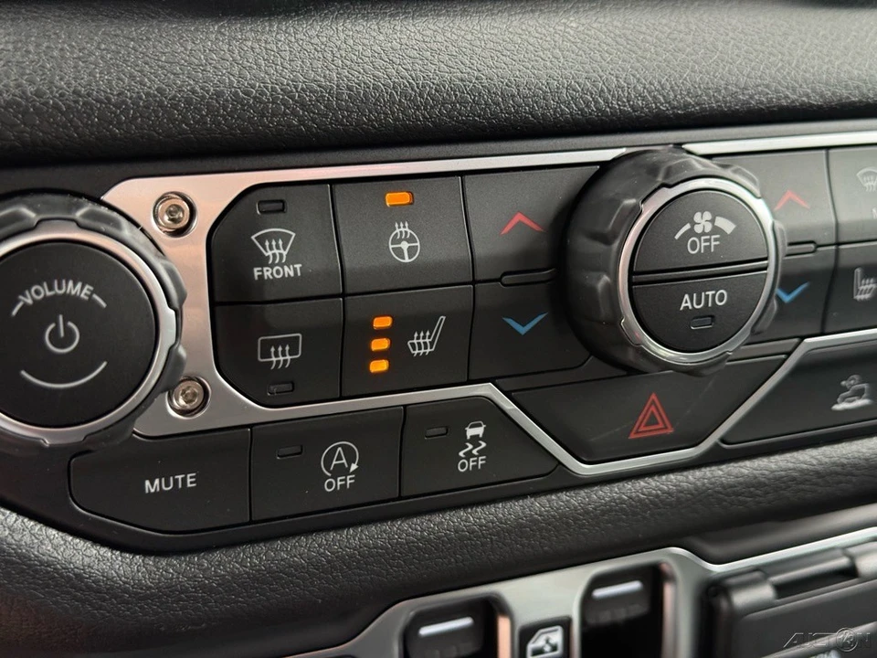 2025 Jeep JT Gladiator - Image 8 of 9