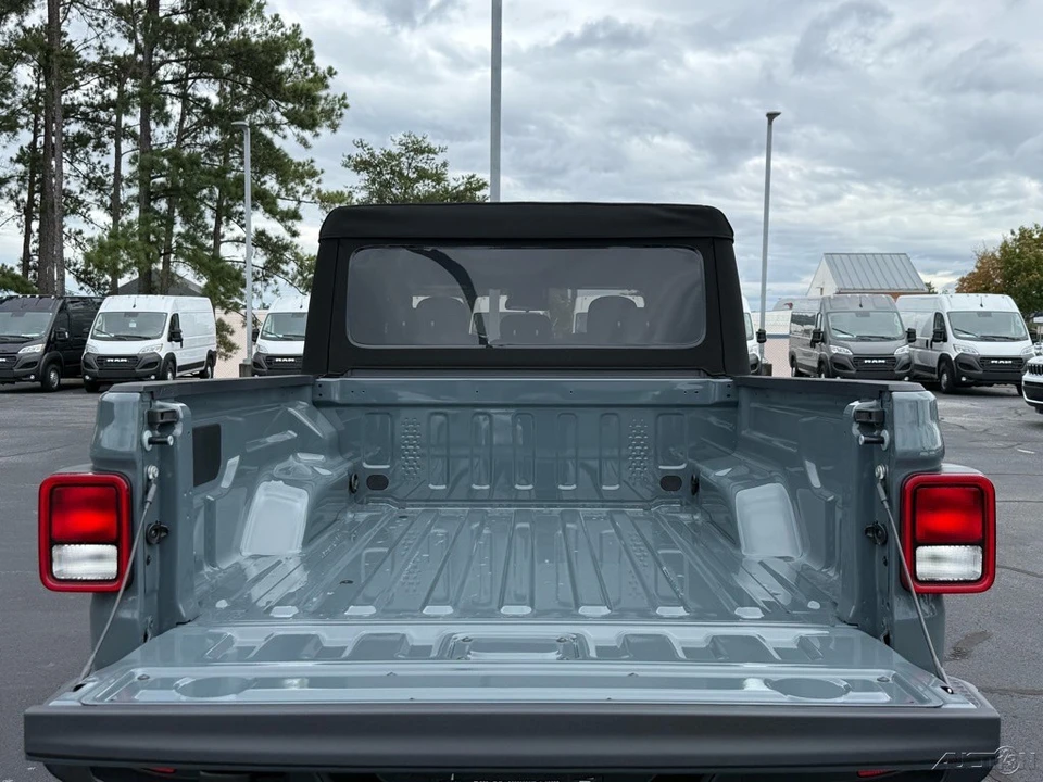 2025 Jeep JT Gladiator - Image 6 of 9