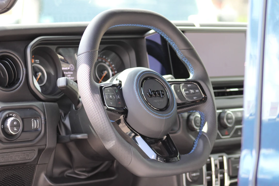2025 Jeep JT Gladiator - Image 9 of 14