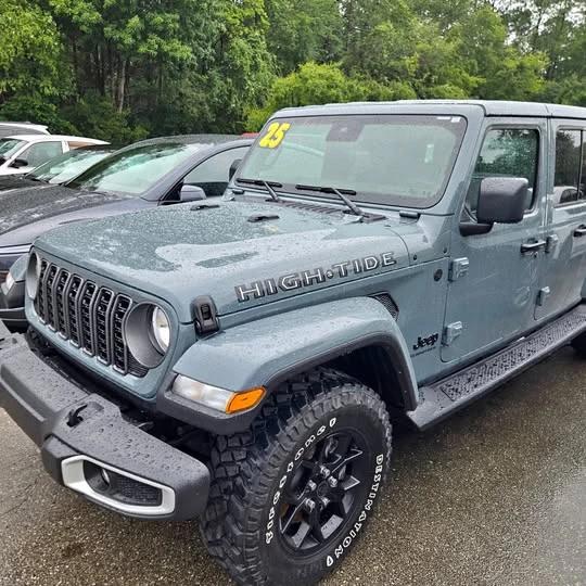 2025 Jeep JT Gladiator - Image 1 of 1