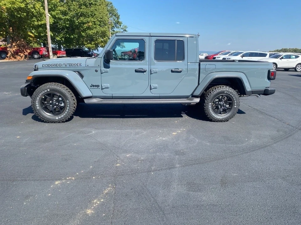 2025 Jeep JT Gladiator - Image 8 of 12