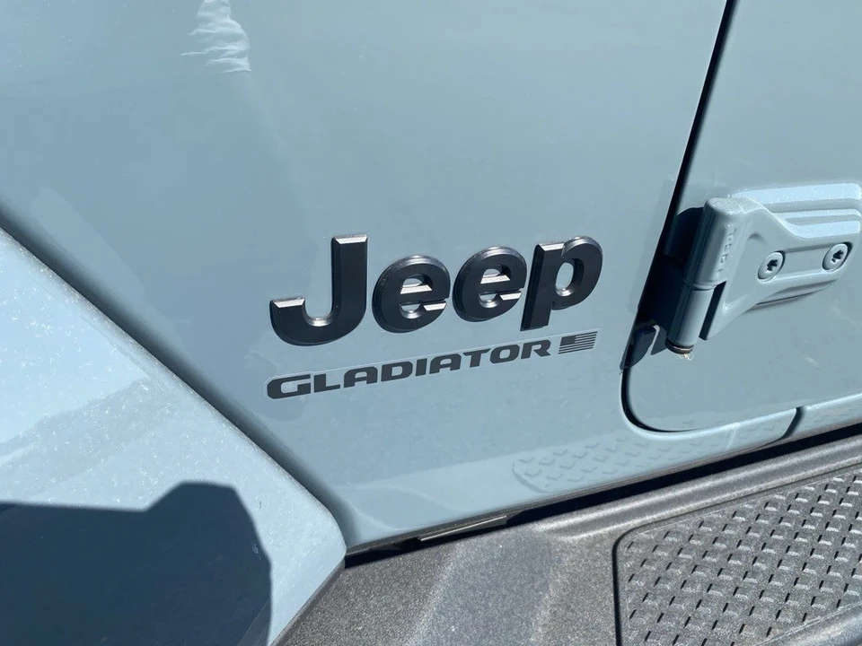 2025 Jeep JT Gladiator - Image 11 of 12