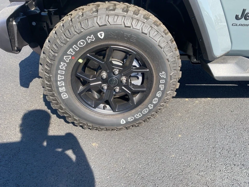 2025 Jeep JT Gladiator - Image 9 of 12
