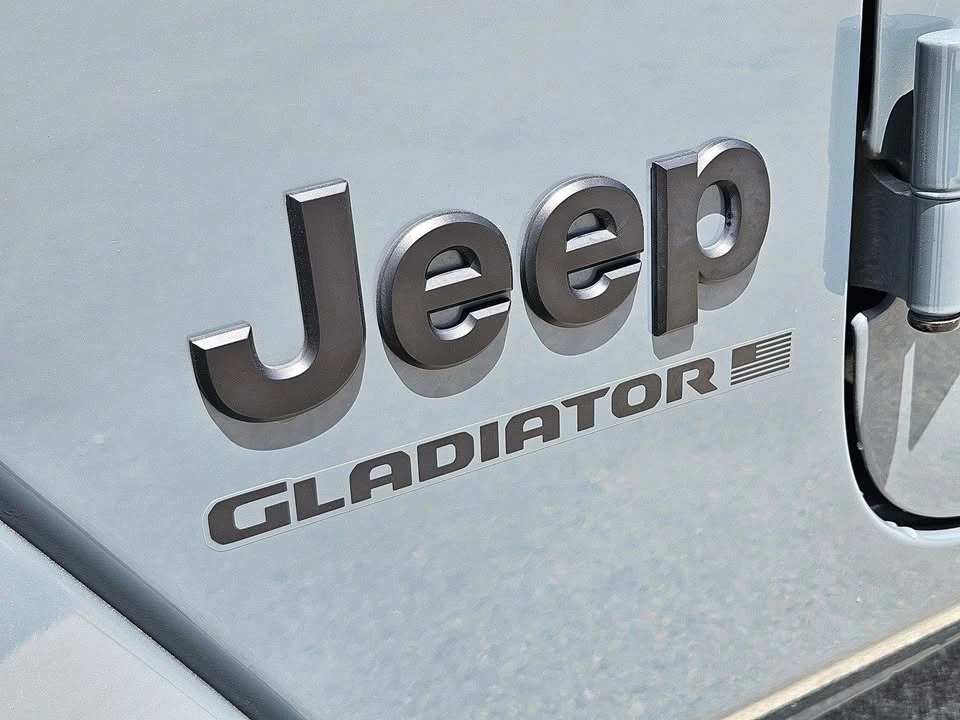 2025 Jeep JT Gladiator - Image 9 of 20
