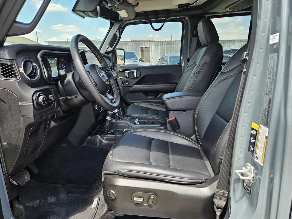 2025 Jeep JT Gladiator - Image 16 of 20