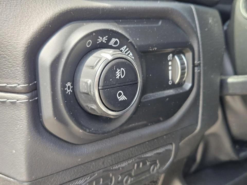 2025 Jeep JT Gladiator - Image 18 of 20