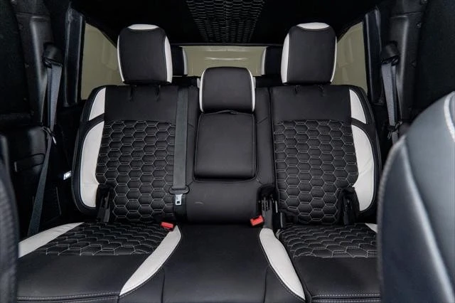2025 Jeep JT Gladiator - Image 14 of 31