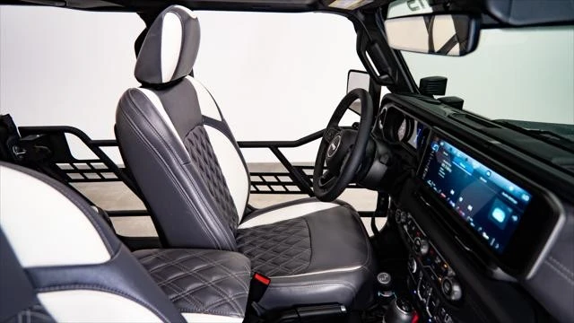 2025 Jeep JT Gladiator - Image 30 of 31