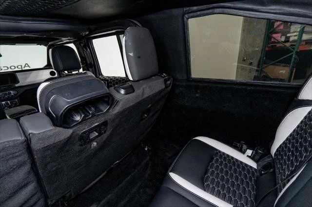 2025 Jeep JT Gladiator - Image 23 of 31