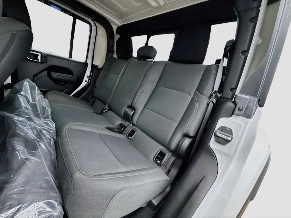2025 Jeep JT Gladiator - Image 7 of 13