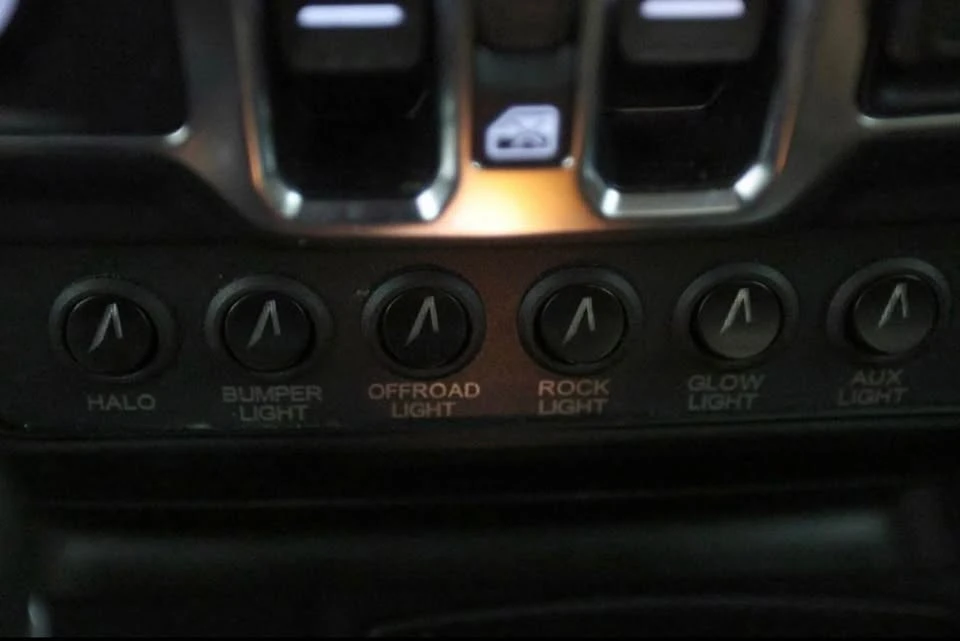 2025 Jeep JT Gladiator - Image 18 of 20