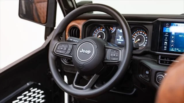 2025 Jeep JT Gladiator - Image 18 of 21