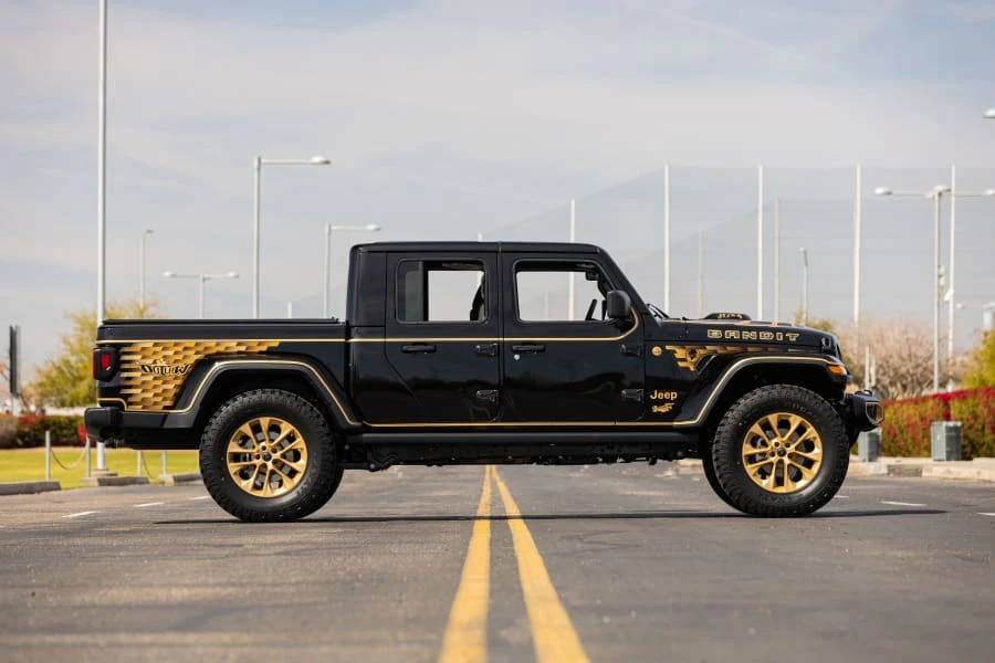2025 Jeep JT Gladiator - Image 11 of 31