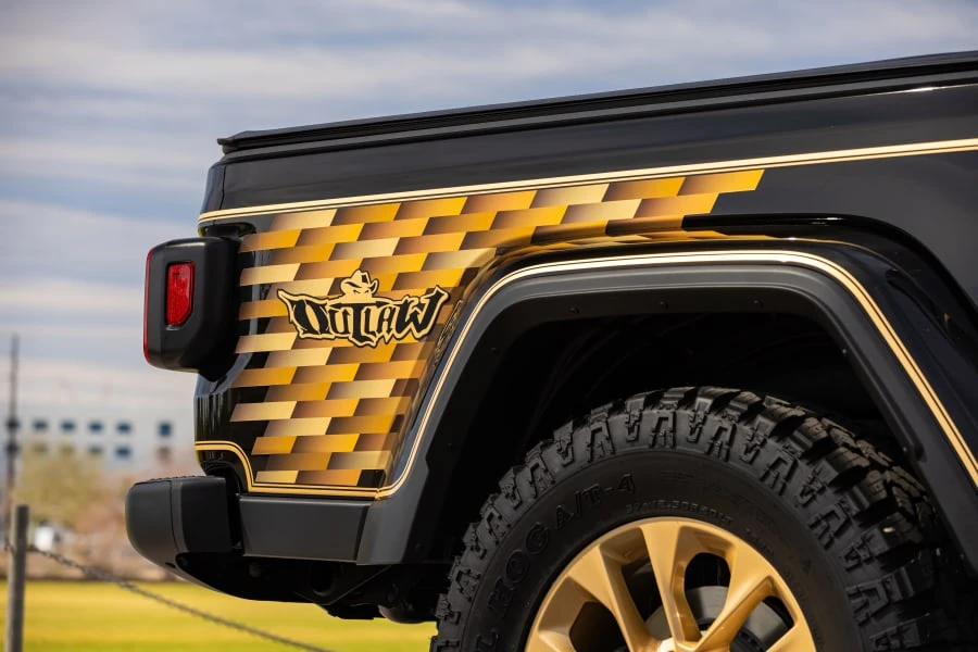 2025 Jeep JT Gladiator - Image 20 of 31