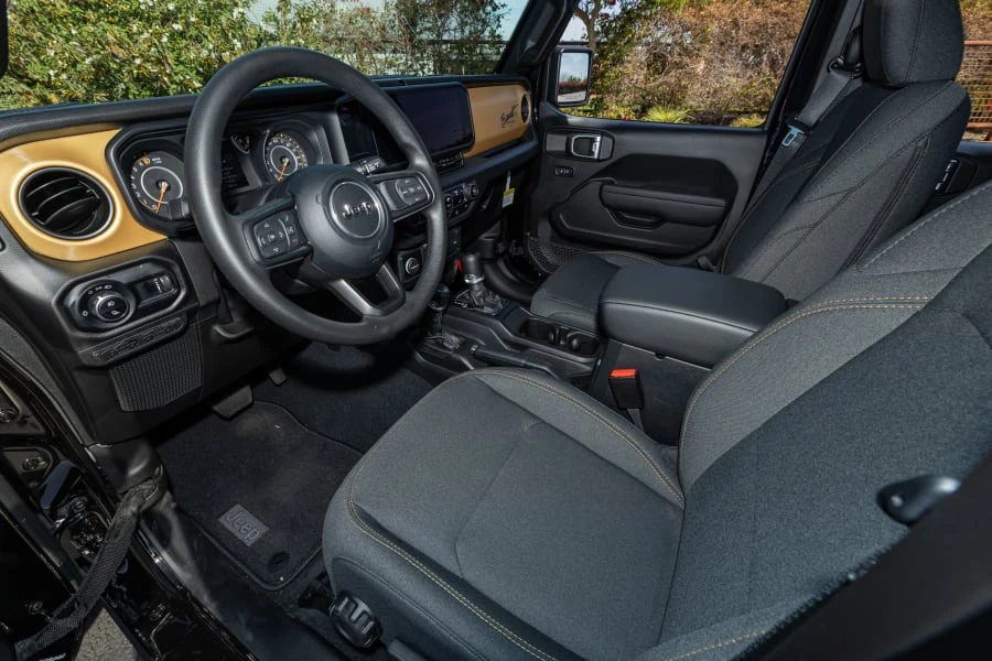 2025 Jeep JT Gladiator - Image 28 of 31