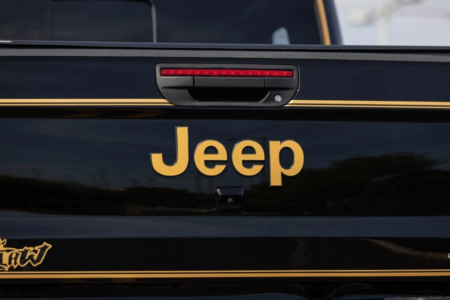 2025 Jeep JT Gladiator - Image 14 of 31