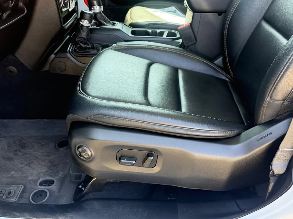 2025 Jeep JT Gladiator - Image 10 of 14