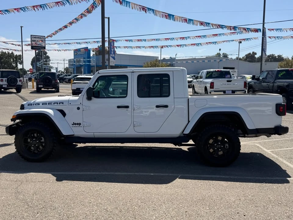 2025 Jeep JT Gladiator - Image 5 of 14