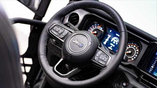 2025 Jeep - Image 23 of 31