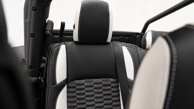 2025 Jeep JT Gladiator - Image 28 of 31