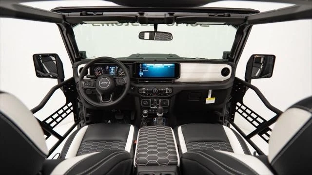 2025 Jeep JT Gladiator - Image 2 of 31