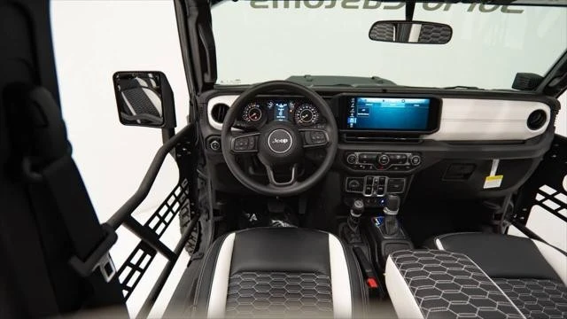 2025 Jeep JT Gladiator - Image 29 of 31