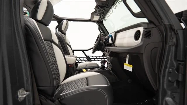 2025 Jeep JT Gladiator - Image 31 of 31
