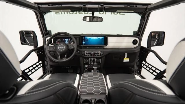 2025 Jeep JT Gladiator - Image 24 of 31