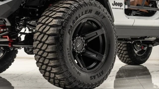 2025 Jeep JT Gladiator - Image 18 of 21